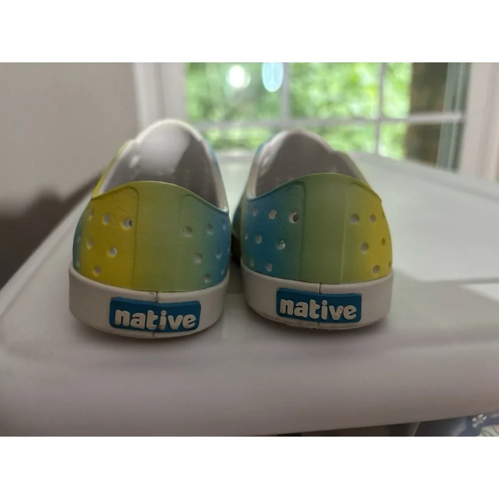 NATIVE Jefferson Blue Yellow Slip On Shoes 7 Pool Beach